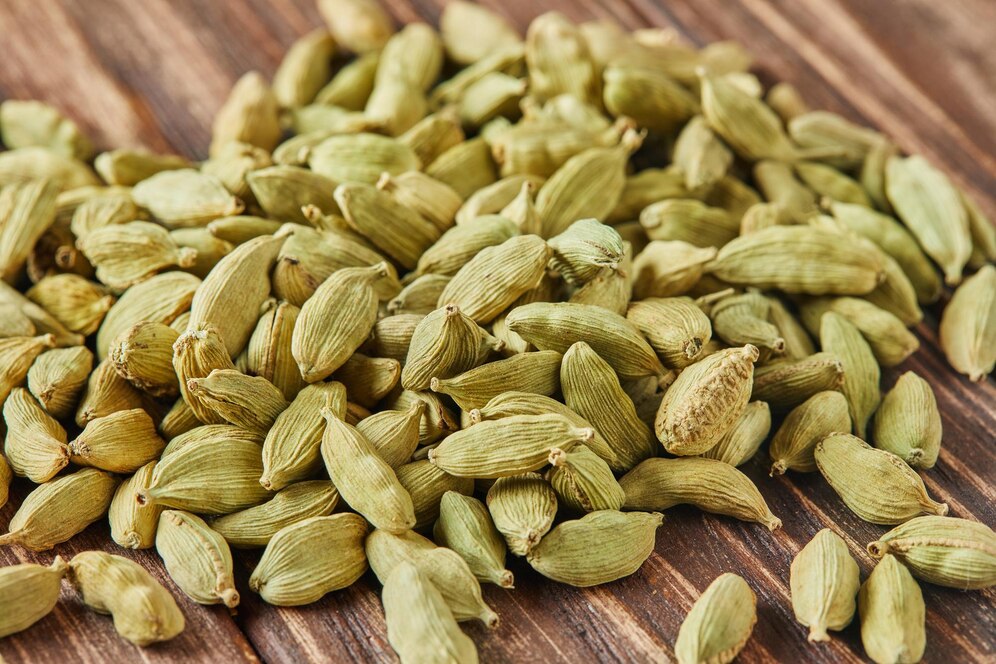 Spice cardamom, Indian spice cardamom, green cardamom, Spices Importers in Dubai,best quality cardamom